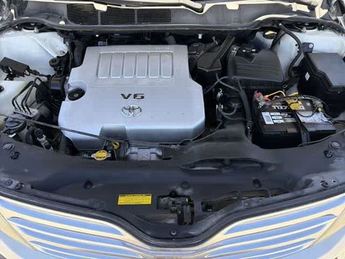 Used 2010 Toyota Venza AWD image 11
