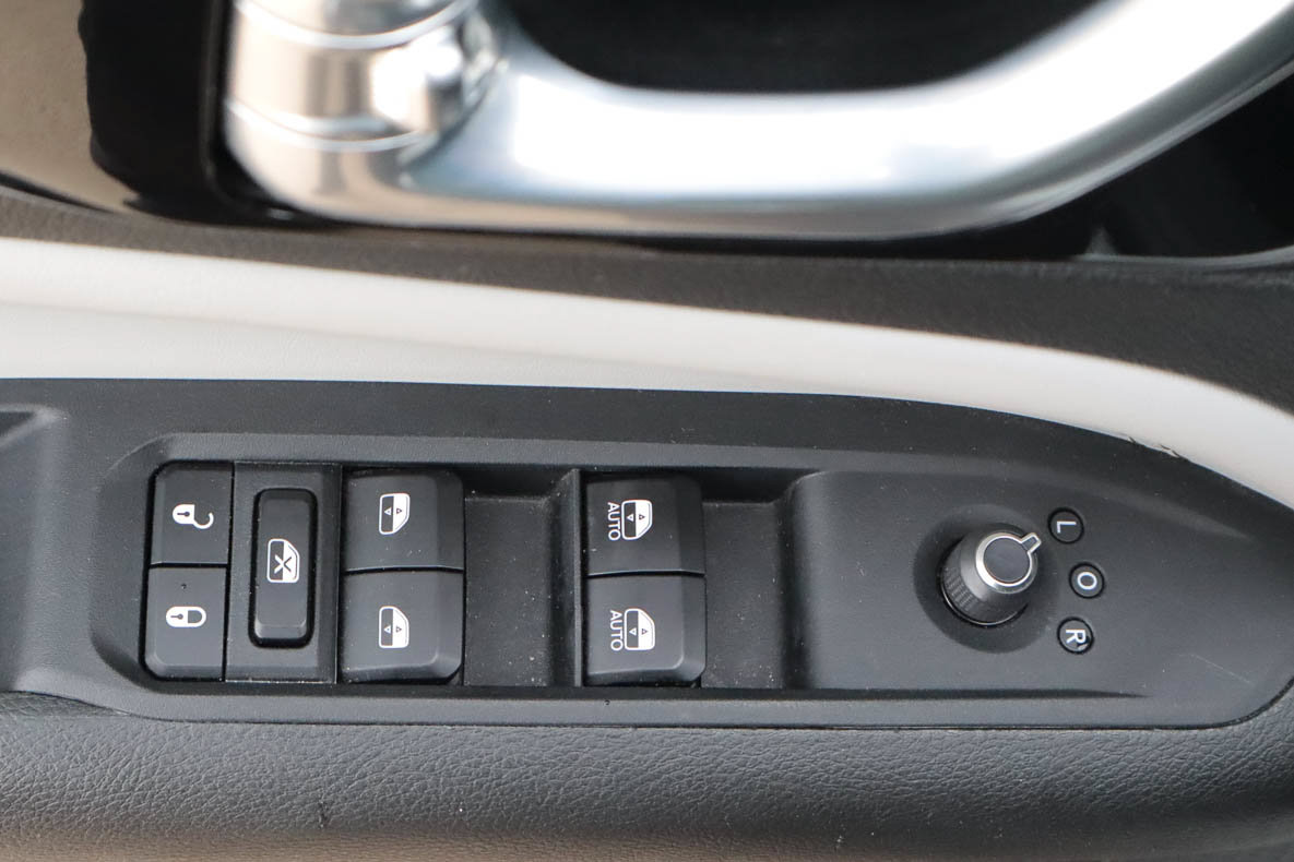 Used 2025 Jeep Compass Limited AWD/4WD image 15