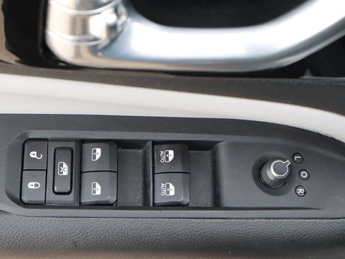 Used 2025 Jeep Compass Limited AWD/4WD image 15