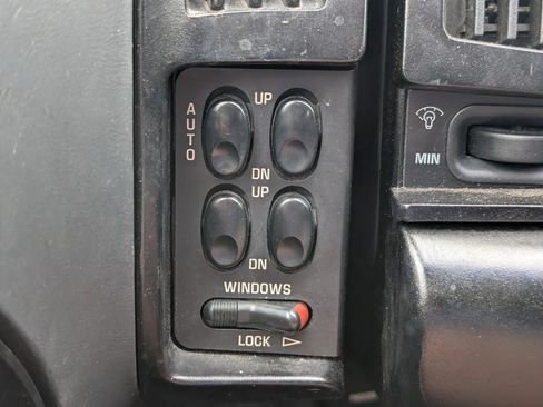 Used 1994 Buick Skylark Custom FWD image 8