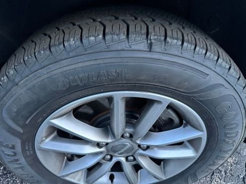 Used 2016 Dodge Grand Caravan SE image 10