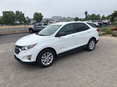 Used 2021 Chevrolet Equinox LS w/ LS Convenience Package image 2