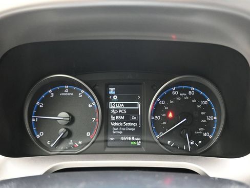 Used 2018 Toyota RAV4 XLE w/ Plus Extra Value Package AWD/4WD image 15
