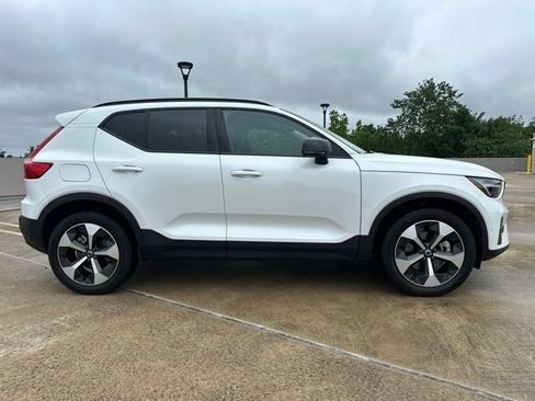 Certified 2026 Volvo XC40 B5 Plus AWD/4WD image 10