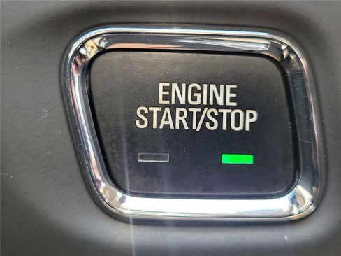 Used 2021 GMC Acadia SLE w/ Driver Convenience Package FWD image 33