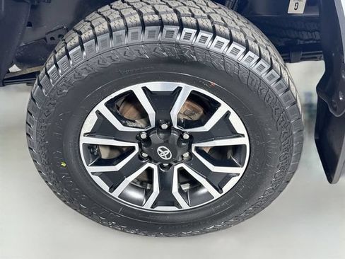Certified 2023 Toyota Tacoma TRD Sport w/ Advanced Technology Package AWD/4WD image 31