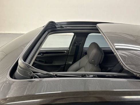 Certified 2023 Porsche Macan AWD/4WD image 20