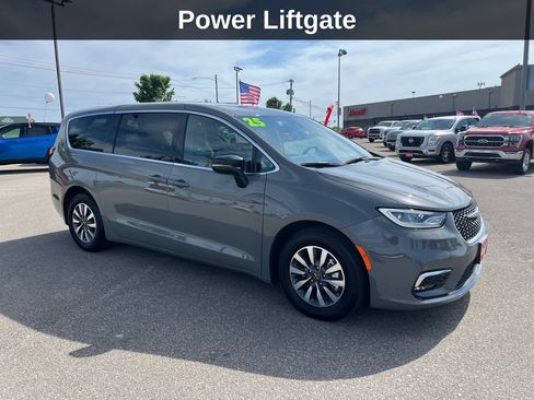 Used 2025 Chrysler Pacifica Select FWD image 9