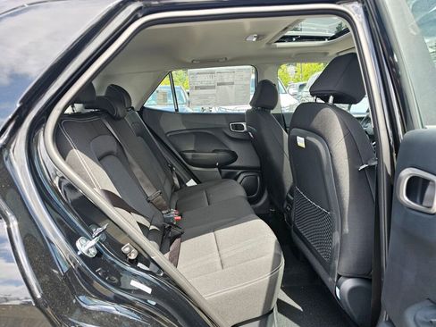 Used 2025 Hyundai Venue SEL image 11