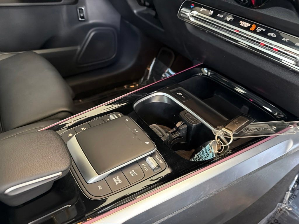 Used 2022 Mercedes-Benz GLB 250 image 28