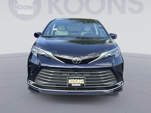 New 2026 Toyota Sienna Platinum AWD/4WD image 4