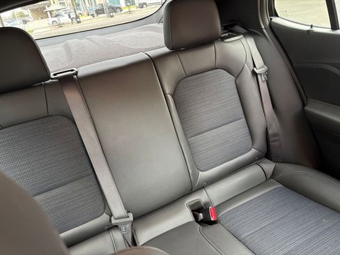 Used 2025 Buick Envista Preferred image 32