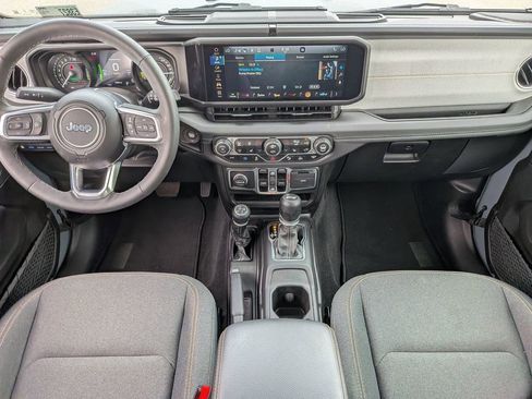 Used 2025 Jeep Wrangler Unlimited Sahara w/ Safety Group AWD/4WD image 25