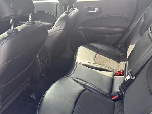 Used 2019 Jeep Compass Latitude AWD/4WD image 9