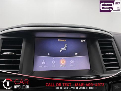 Used 2020 Nissan Pathfinder S AWD/4WD image 17