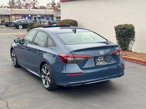 Used 2025 Honda Civic Sport Touring image 4