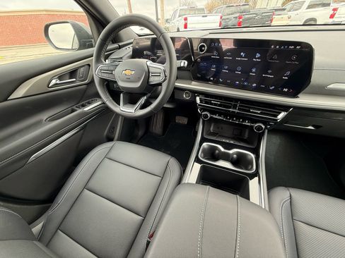 New 2026 Chevrolet Traverse LT image 3