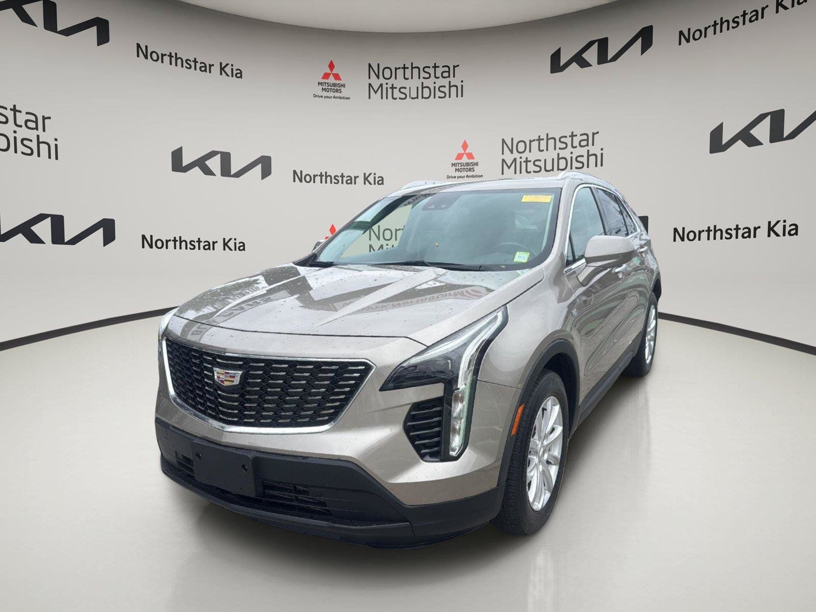 Used 2022 Cadillac XT4 Luxury w/ Cold Weather Package AWD/4WD image 12