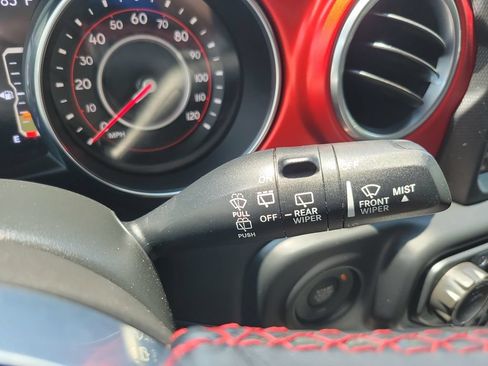 Used 2019 Jeep Wrangler Unlimited Rubicon AWD/4WD image 17