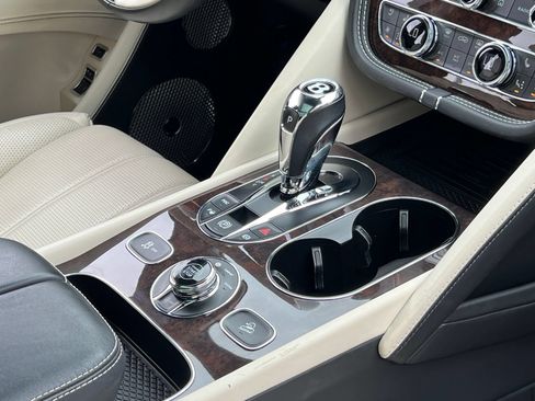 Used 2023 Bentley Bentayga Extended Wheelbase AWD/4WD image 41