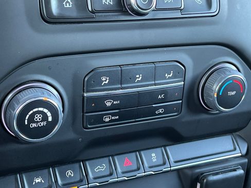 Used 2022 Chevrolet Silverado 1500 Custom image 16