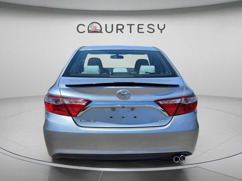 Used 2016 Toyota Camry LE FWD image 4