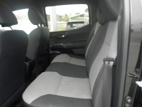 Used 2023 Toyota Tacoma TRD Off-Road image 16