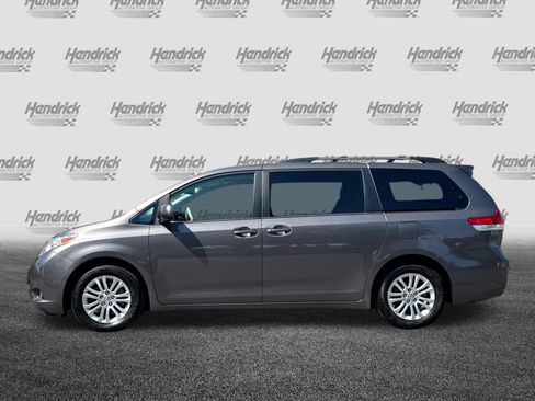 Used 2013 Toyota Sienna XLE FWD image 8