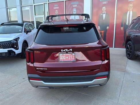 Used 2024 Kia Sorento S FWD image 10
