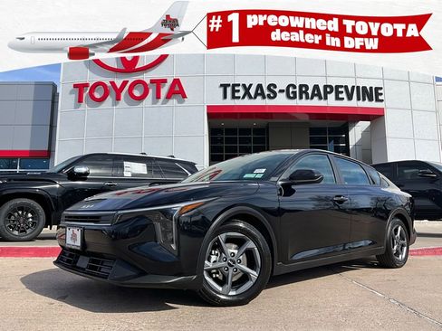 Used 2025 Kia K4 LXS image 1