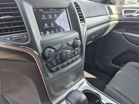 Used 2021 Jeep Grand Cherokee Laredo AWD/4WD image 11