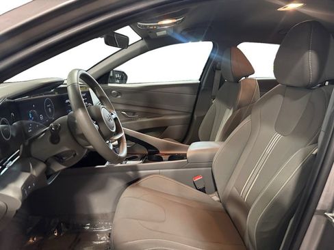 Used 2023 Hyundai Elantra SEL w/ Convenience Package FWD image 14