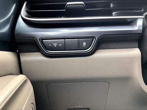 Used 2025 Kia Carnival FWD image 33