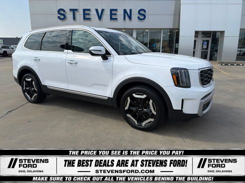 Used 2025 Kia Telluride S FWD image 3