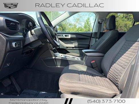 Used 2021 Ford Explorer XLT AWD/4WD image 3