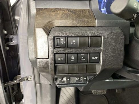 Used 2025 Toyota Tacoma Limited AWD/4WD image 15