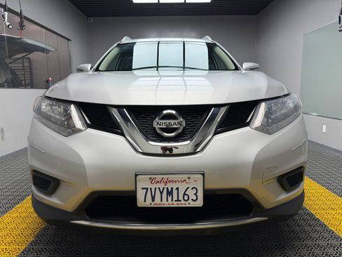 Used 2016 Nissan Rogue SV image 2
