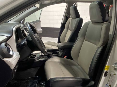Used 2016 Toyota RAV4 Limited image 11