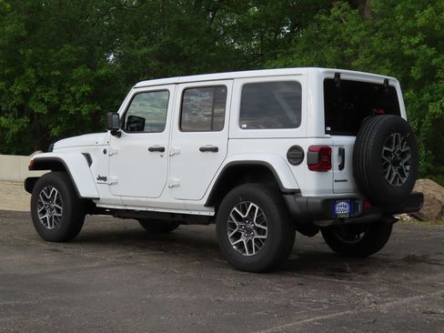 Certified 2025 Jeep Wrangler Unlimited Sahara AWD/4WD image 6