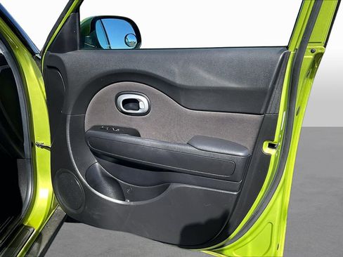 Used 2018 Kia Soul + FWD image 17