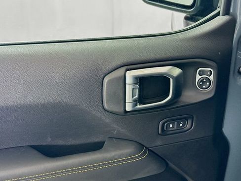 New 2025 Jeep Gladiator Sport image 18