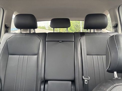 Used 2023 Volkswagen Tiguan SE FWD image 11