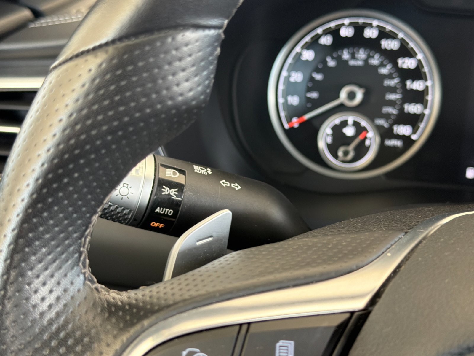 Used 2025 Genesis G70 2.5T RWD image 27