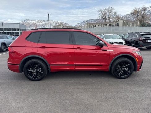 Used 2024 Volkswagen Tiguan SE R-Line image 2