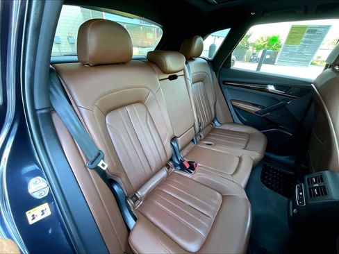 Used 2020 Audi Q5 2.0T Premium Plus w/ Premium Plus Package AWD/4WD image 16