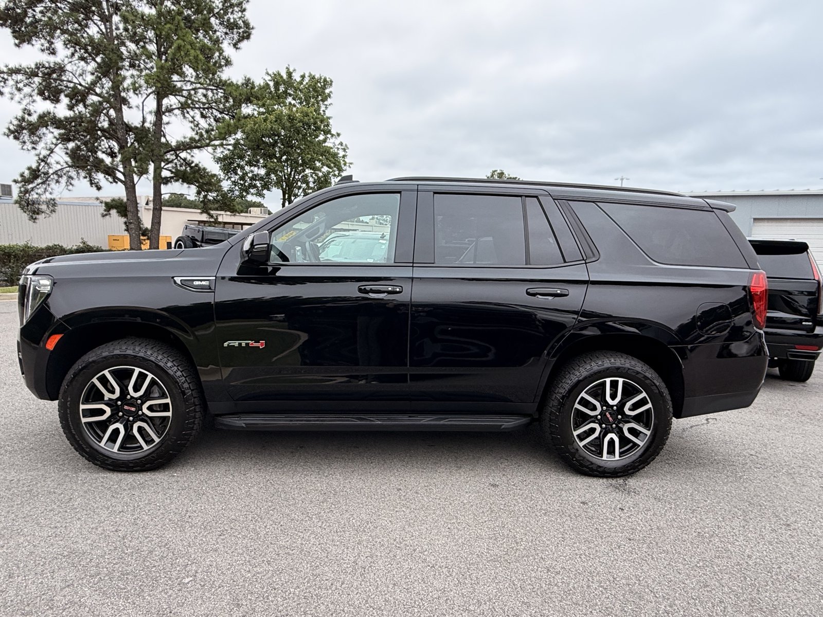 Used 2023 GMC Yukon AT4 w/ LPO, Floor Liner Package AWD/4WD image 9