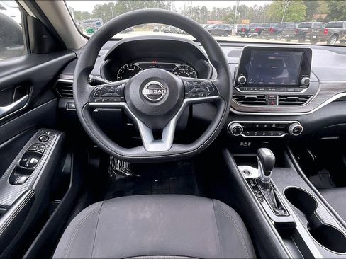 Used 2025 Nissan Altima 2.5 SV image 5