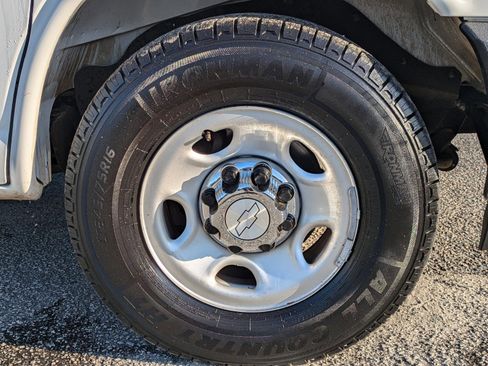 Used 2020 Chevrolet Express 2500 LT w/ LT Preferred Equipment Group image 10