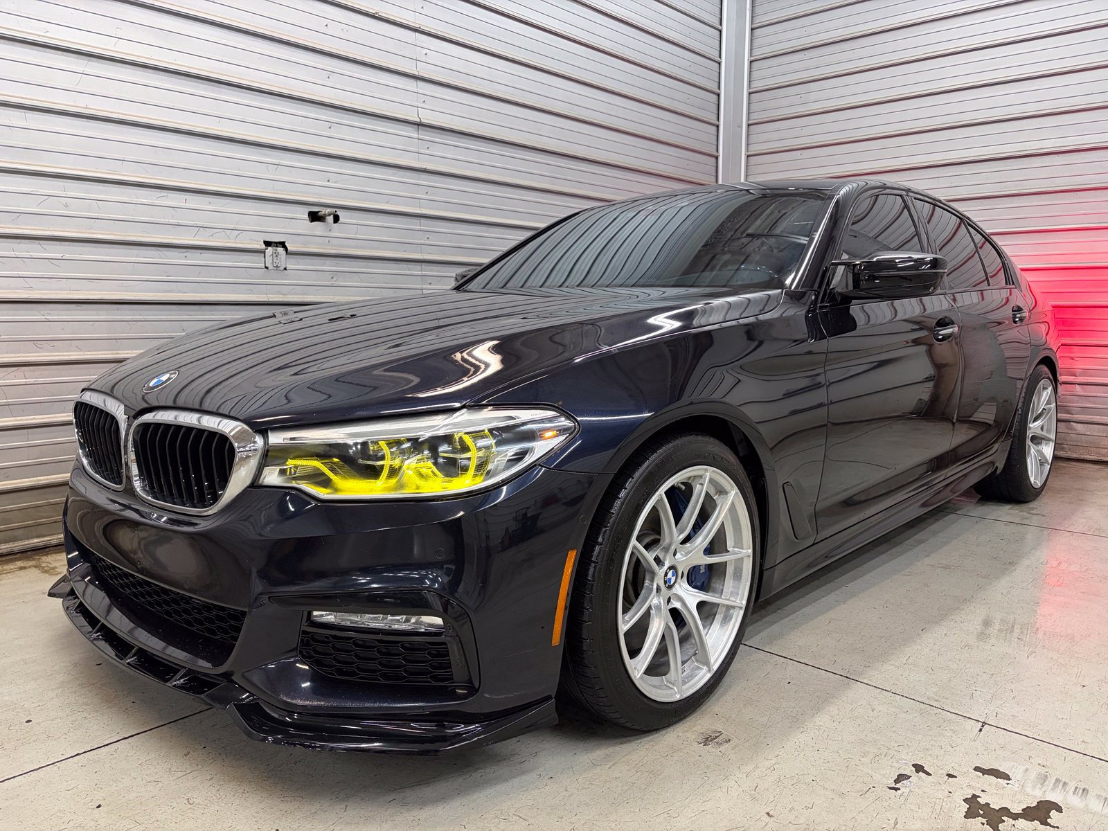 Used 2017 BMW 540i xDrive w/ M Sport Package AWD/4WD image 2