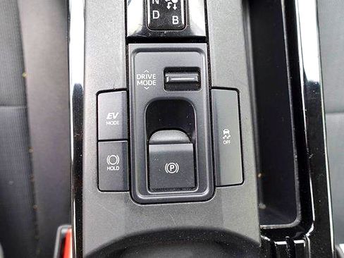 Used 2024 Toyota Prius LE FWD image 19